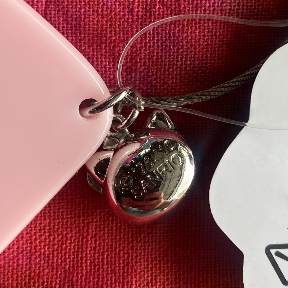 Hello Kitty “R” Keychain - Picture 3 of 3
